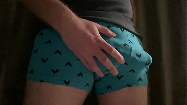 Play MP4 - Mr Big Dick Uk getting his cock hard and pulling it out - it's 2 min 10 seconds for the cock&excl;