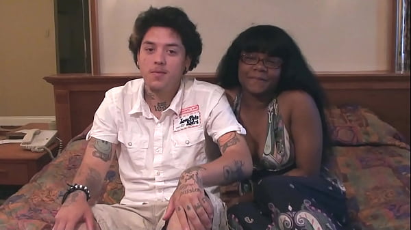 Nonton Naughty Ebony Babe Opens Her Tight Pussy For White Friend&rsquo;s Cock thumbnail