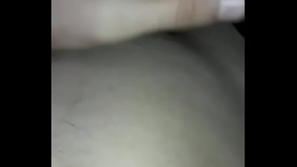 Novinho gozando deitado 