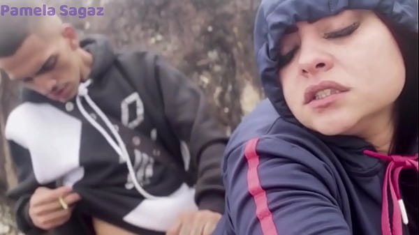 Fodendo com novinho na praia safado cheio de tes&atilde;o ja colocou eu pra mamar aquela rola gostosa COMPLETO NO RED 