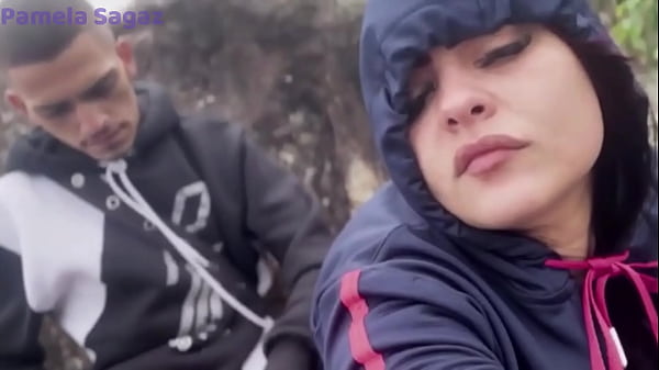 Play MP4 - Fodendo com novinho na praia safado cheio de tes&atilde;o ja colocou eu pra mamar aquela rola gostosa COMPLETO NO RED