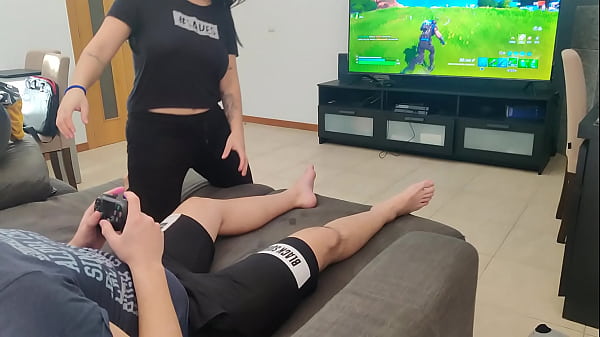 Play MP4 - Mature step mom gives her 's friend a blowjob to play fortnite