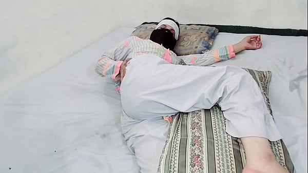 Nonton Muslim Hotwife Caught With Friend Making Love Fucking Pussy By Brother-in-law Indian Devar Je thumbnail