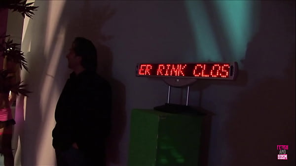 Nonton These Two Fortunate Women Had The Opportunity To Engage In A Large Sexual Encounter In The Hallway thumbnail