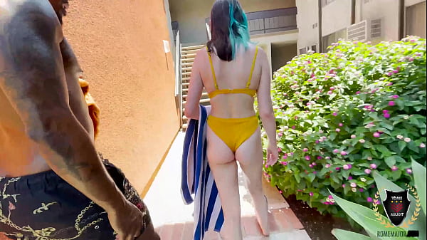 Play MP4 - Curvy Beauty Ireland Rose Takes Rome Major And His Friend&excl;