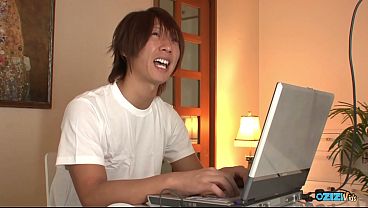 Nonton He Engaged Her In Conversation Online And Thereafter Performed Oral Sex And Manual Stimulation On Her. thumbnail