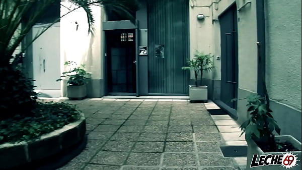 Nonton Un Desconocido De La Calle Me Mete Un Dildo Y Despues Hago Un L&eacute;sbico thumbnail