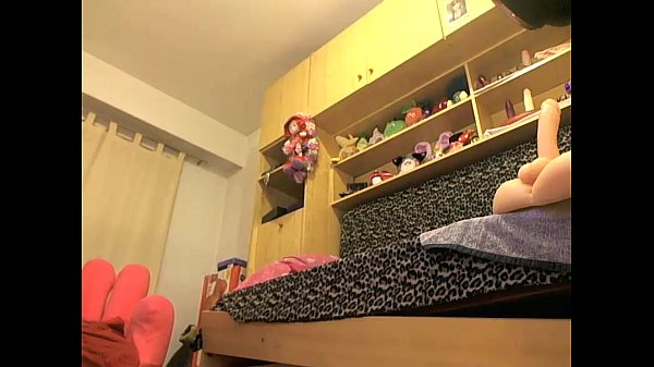 amateur_sofi mora playing on live webcam