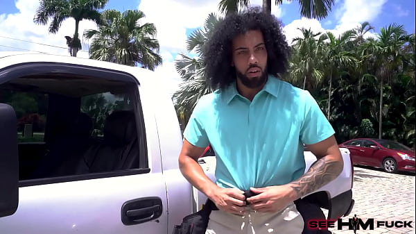 Milf lolly dames offers to handyman james angel a fuck her pussy 