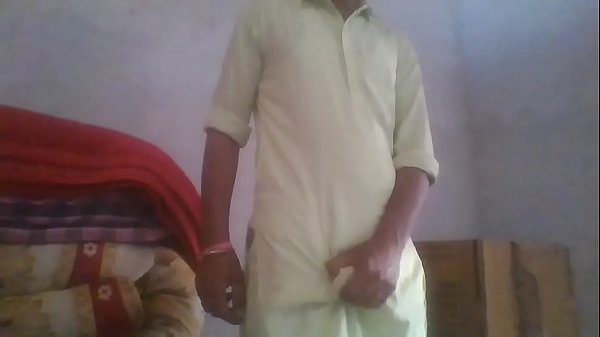 पंजाबी सरदारनी दि फुद्दी लत्ता चाक के लेंदेय है। 