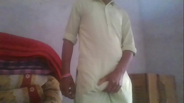 Play MP4 - पंजाबी कुरते पजामे मै कूल्हे लण्ड का मज़ा ही कुश होर है।