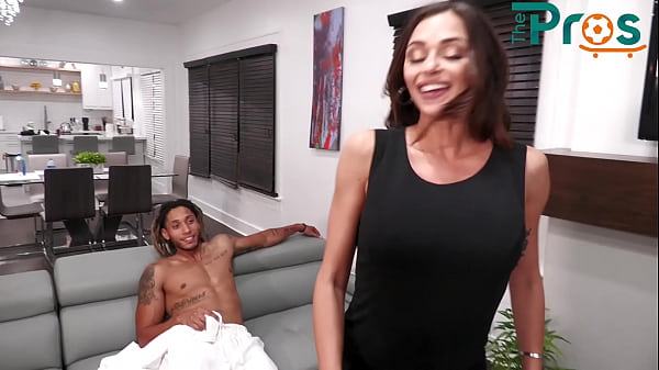 Play MP4 - Trailer of The Pros Episode 01 - Armani Black