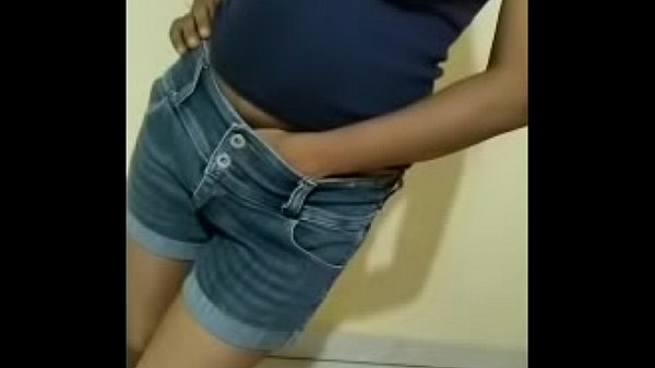 Play MP4 - Sexy indian wife in hot pants
