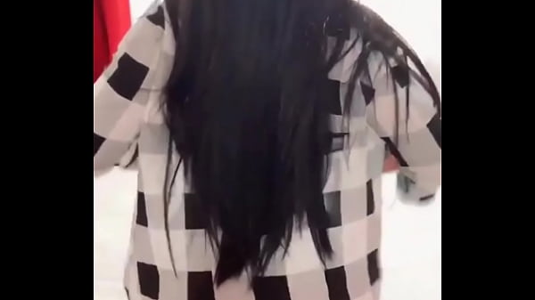 Safada Rebolando A Raba De Fio Dental thumbnail