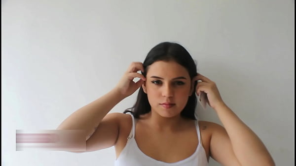 Follo A Mi Vecina Mientras Mi Esposa No Est&aacute; En Casa thumbnail