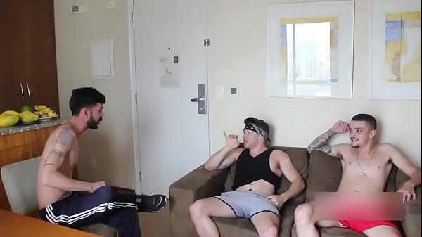 Play MP4 - Marreta e Erick Diaz Fudendo Put&atilde;o Submisso Gozando