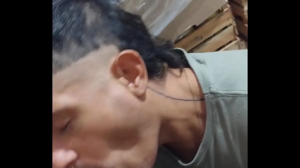 Novinho Tesao Na Piroca Me Botou Pra Mamar No Estoque Do Trabalho thumbnail