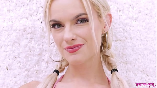 Radiant blonde girlshowcase her sexy body