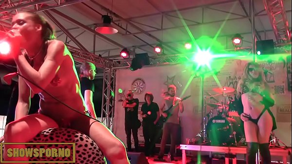 Lesbians licking and live music