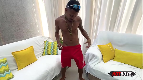 Play MP4 - Baiano pirocudo batendo uma punheta gostosa&excl;