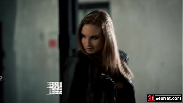 Guy licking gfs foot_while fucking hard