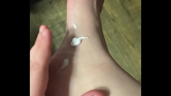 Nonton Queenezzie - Worship My Feet - Apr 18, 2025 thumbnail