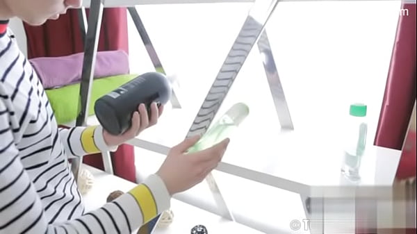 Gorgeous model handjob