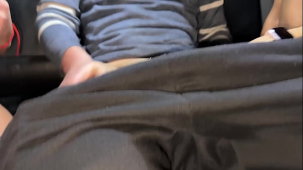 Como tava frio fizemos fila no carro 