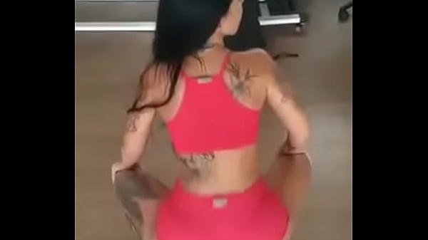 Atriz pornô ElisaSanchesdançando