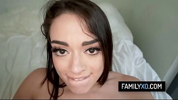 Horny Babe Gives A Sloppy Blowjob To Her Stepdad thumbnail