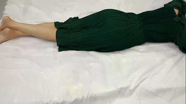 My 18young step sister was alone in_the roomI also_went to_her roomand fucked her_pussy atnight