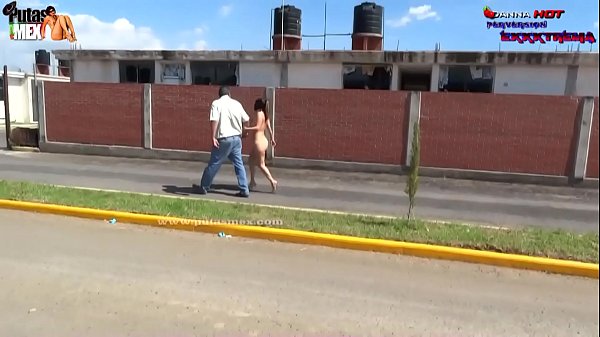 INCREIBLE! Humillan y exponen con collar como a una mascota y sin ropa en una avenida a la guarra DANNA HOT 