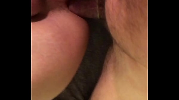 Metendo forte no gostoso sarado. 