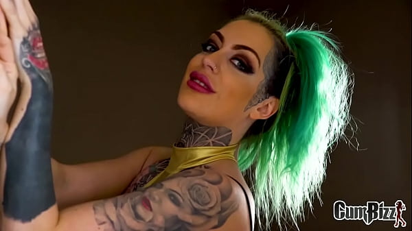 Big Boobed Britisch Milf Blowbang Face Fucked thumbnail