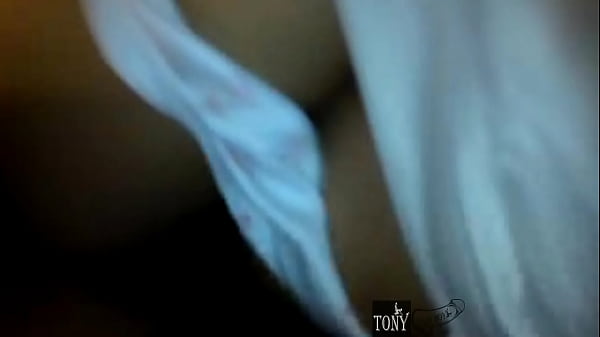 Peluda y todavía usa calzoncito de_seda siente por_primera_vez cogida por el culo