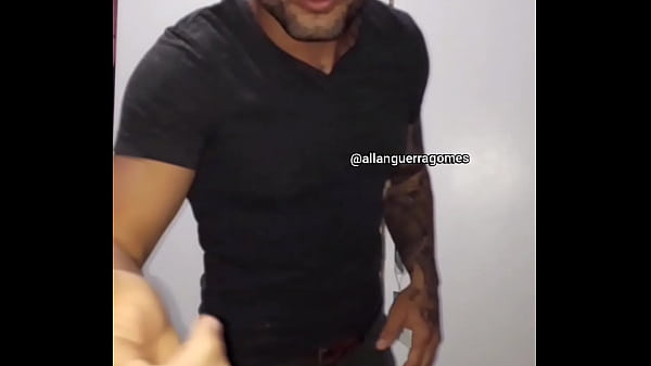 Gozando ap&oacute;s bater uma punheta Allan Guerra Gomes fala quem ele &eacute; e oque faz e n&atilde;o faz durante as filmagens porno 