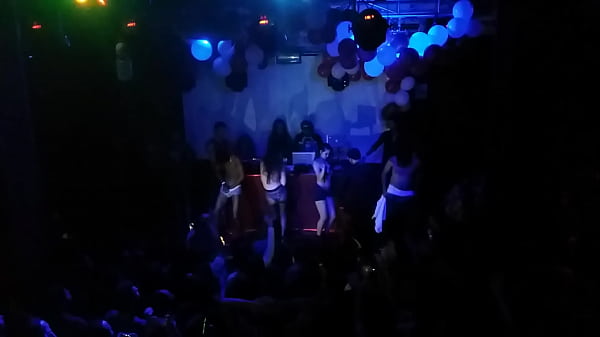 Play MP4 - Novinhas ficam de calcinha na Lapa RJ 2016