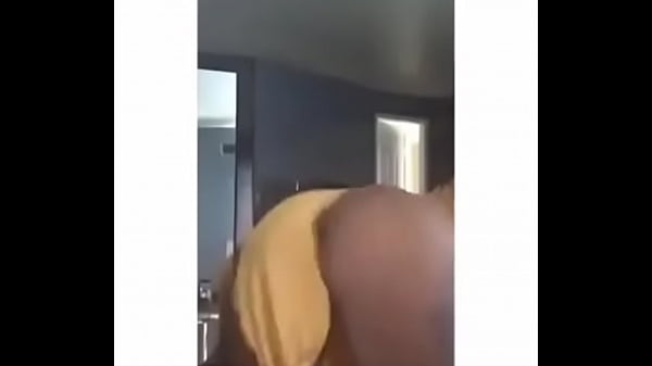 CULONA ME MUESTRA SU RICO CULO........