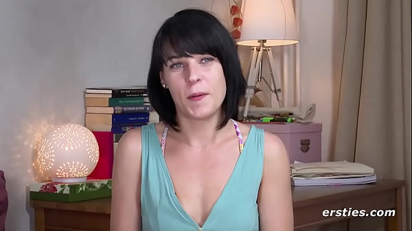 Play MP4 - Babe Spoils Her Pussy With a Dildo