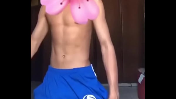 caadu mostrando seu volume em slow motion 