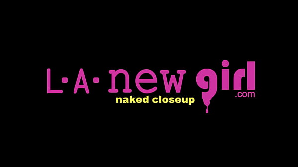 Nonton Blonde Bombshell Naked Close-up thumbnail