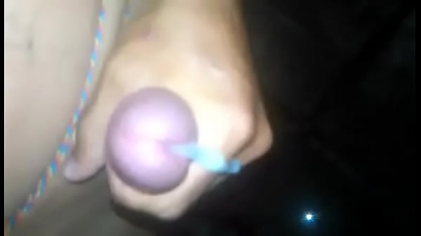 Me masturbo mientras veo porno en xvideos