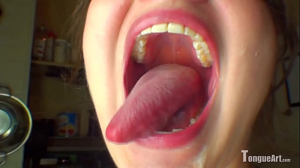 Pixie Opens Her Mouth Wide thumbnail