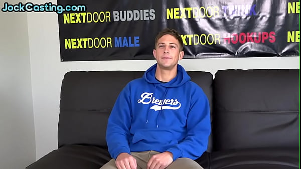 Amateur fit stud cums after solo cockwanking action 