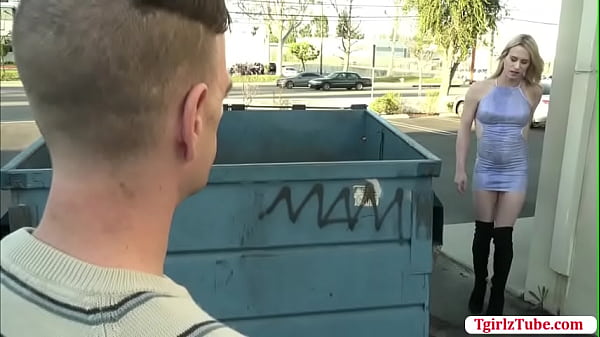 Horny Customer loves he starts banging TBabe Nikki Vicious ass 