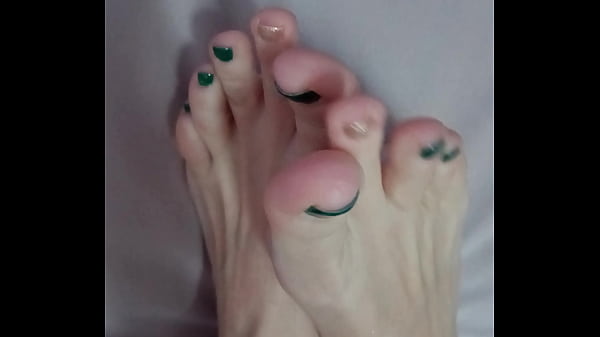 Play MP4 - Lick my toes