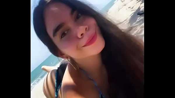 Linda_chiquilla se baña en laplayita