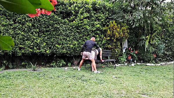 Follando conesta rica madura en el_jardín