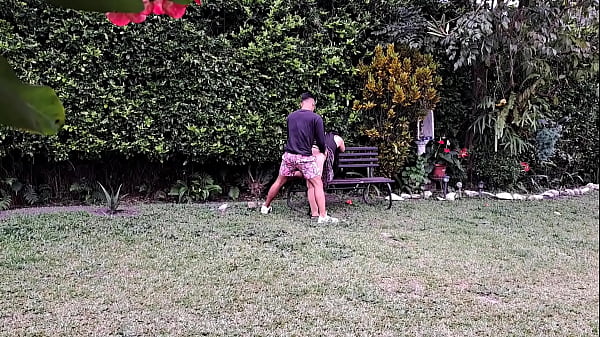 Play MP4 - Follando con esta rica madura en el jard&iacute;n