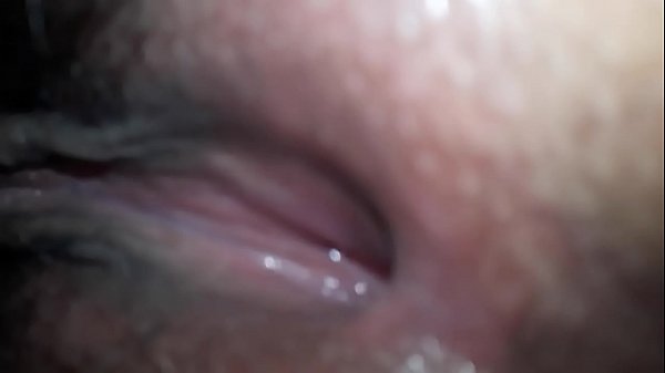 Esposa safada tomando leite quente na buceta 